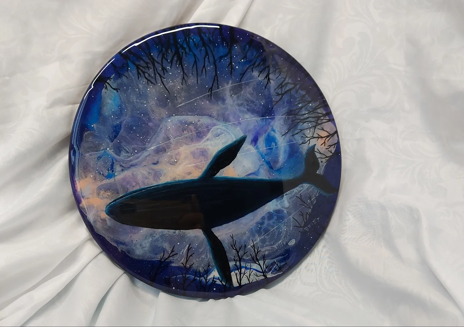 Картина «Небесный странник» — Светлана Бусе, Другое, Величественный кит плывущий над верхушками деревьев вместе с кометами в далёкие…