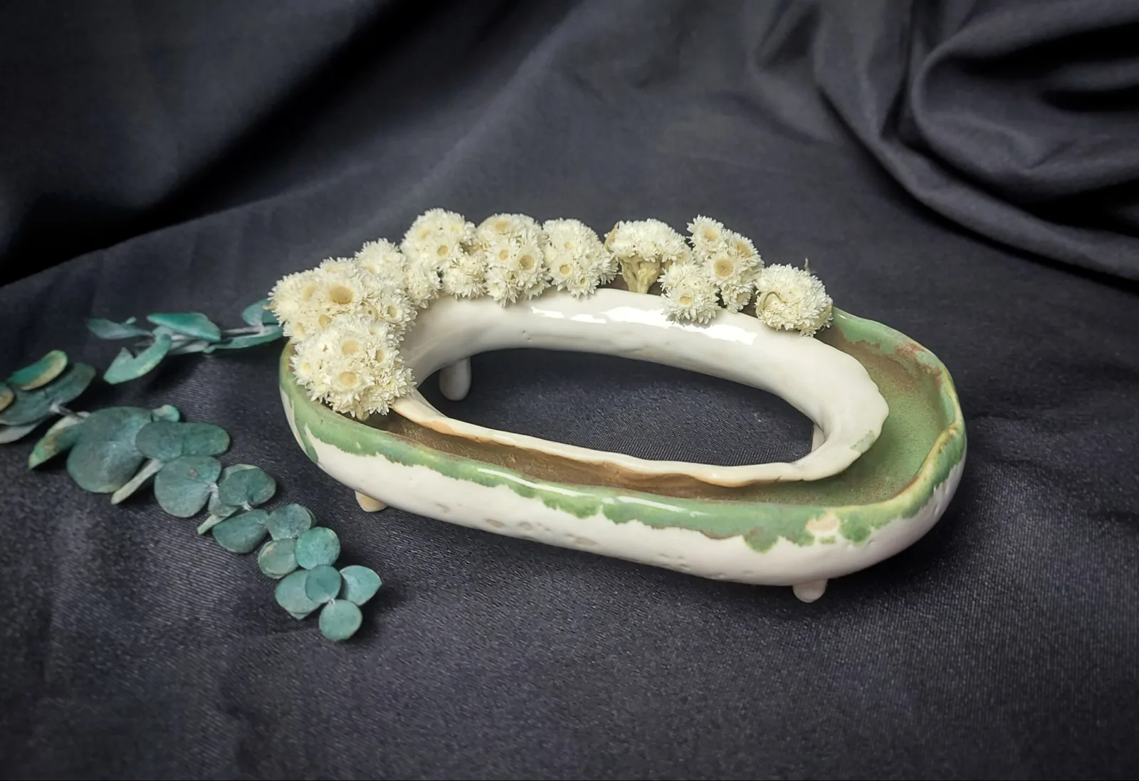 Картина «Ваза для бутонов, кензан, роузболл» — Светлана Бусе, Керамика, Миниатюрная овальная керамическая ваза-роузболл, на четырех ножках — всегда акт…