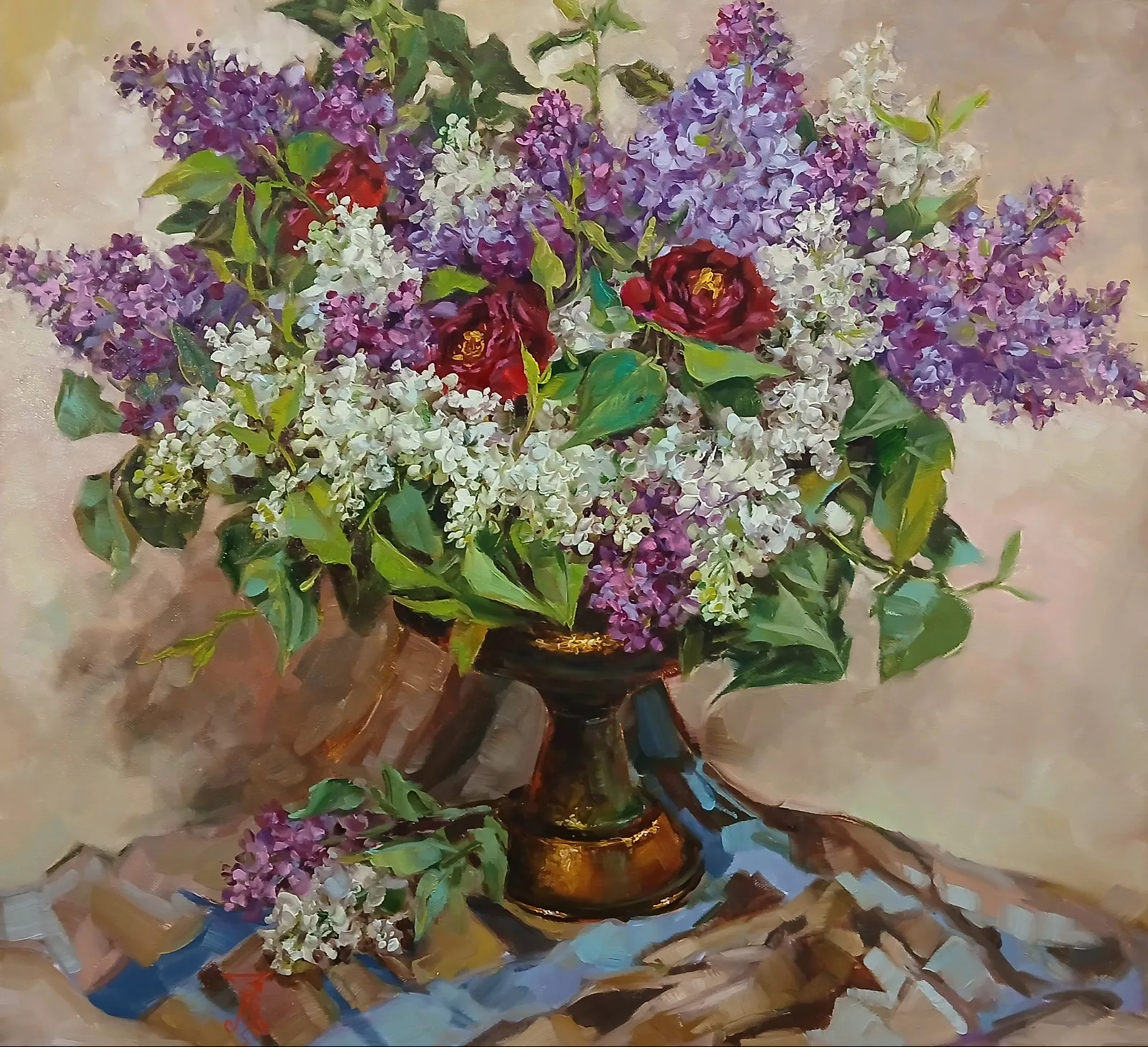 Картина «"Сиреневый вальс"» — Марина Эмзе(Злобина), Натюрморт, На картине изображен букет цветов в вазе, стоящей на ткани, которая накидана на…