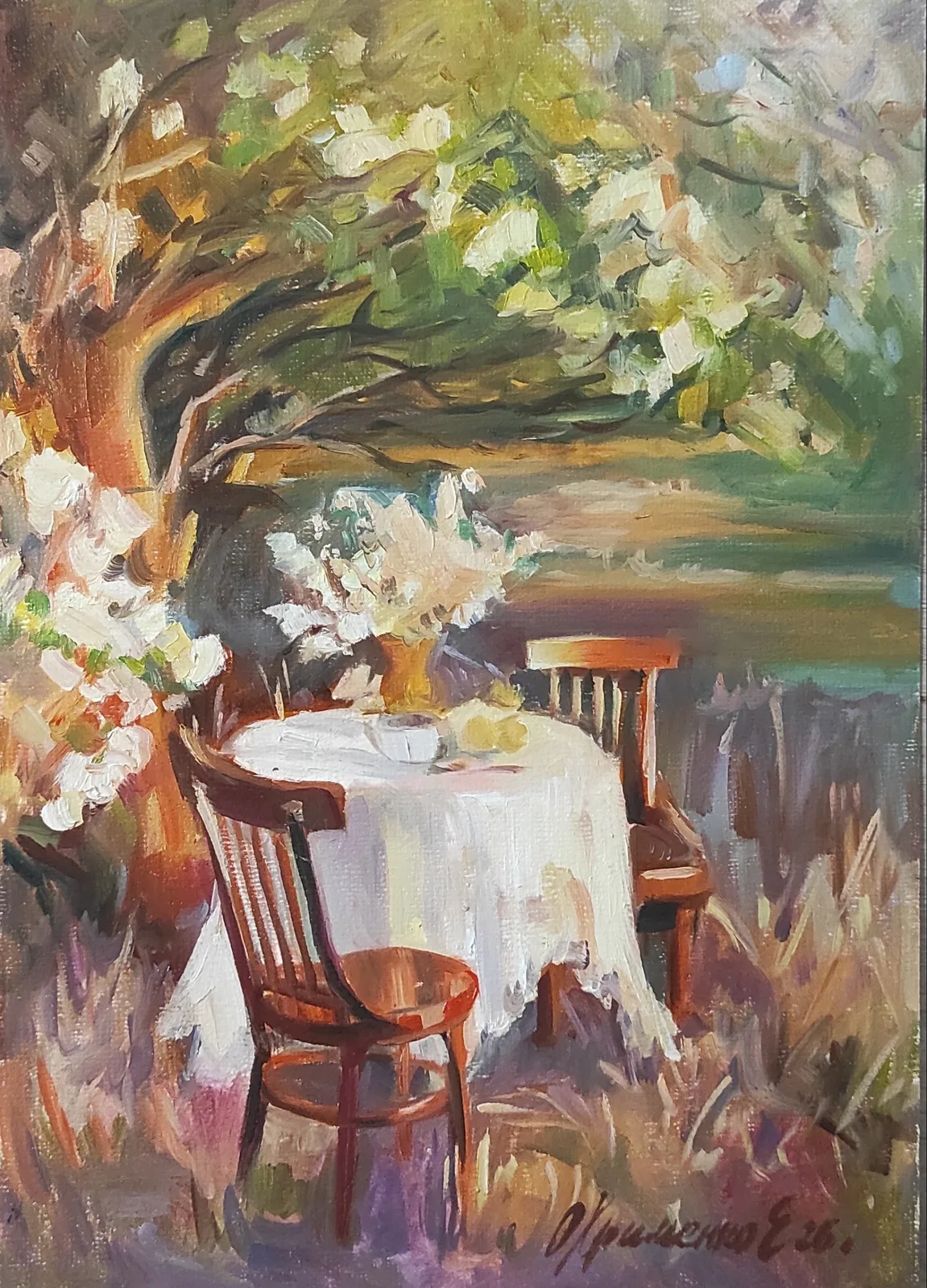 Картина «В саду. Ранняя весна.» — Екатерина Охрименко, Пейзаж, Ранняя весна, ещё совсем прохладно. В саду выставлена на проветривание деревянн…