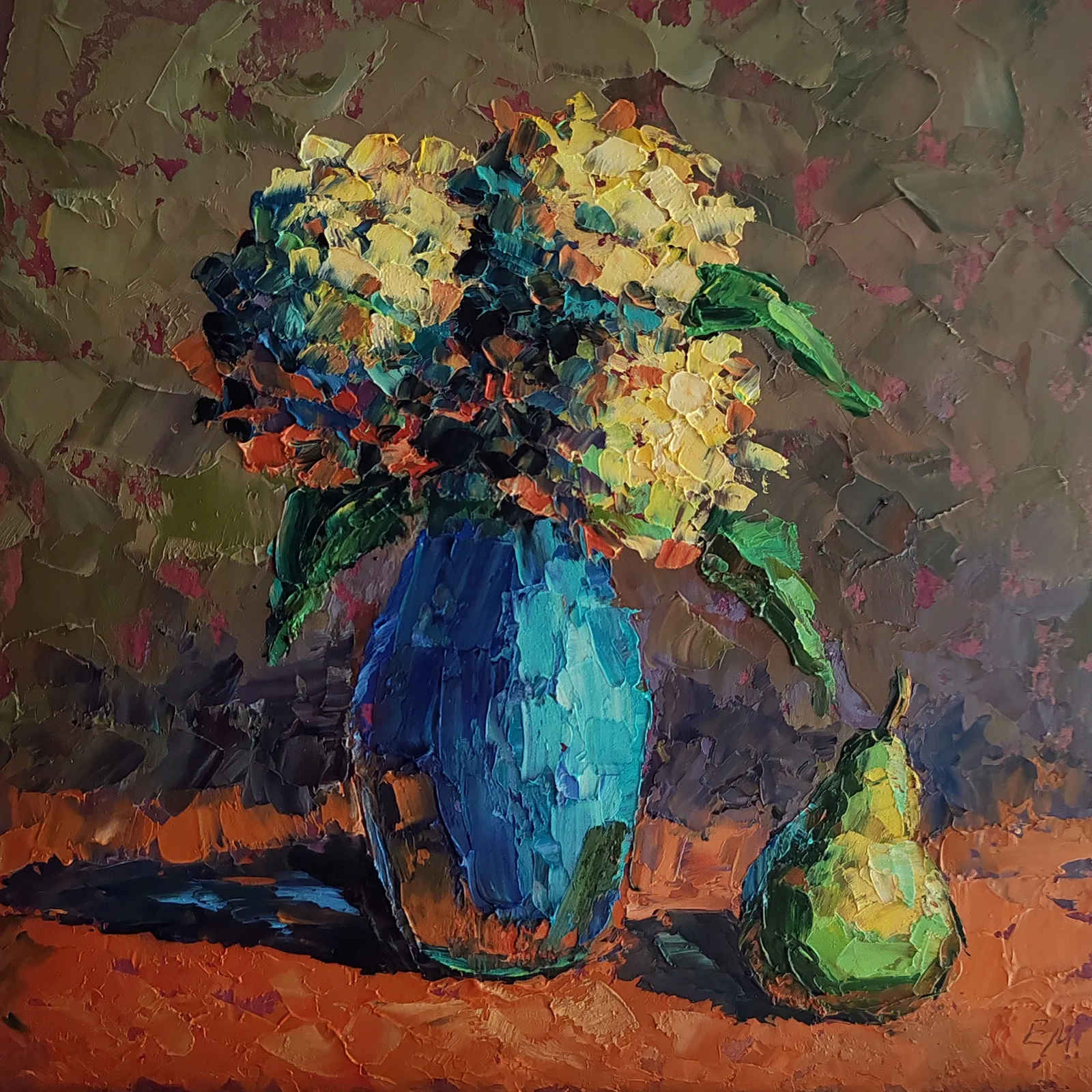 Гортензия в синей вазе