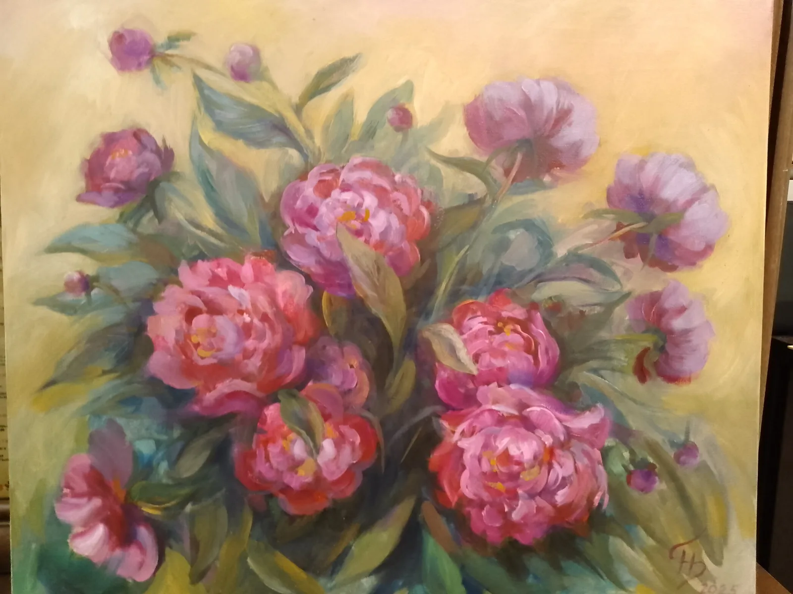 Картина «Красные пионы» — Наталия Руднева, Натюрморт, На картине изображен букет из пышных розовых пионов с зелеными листьями на свет…