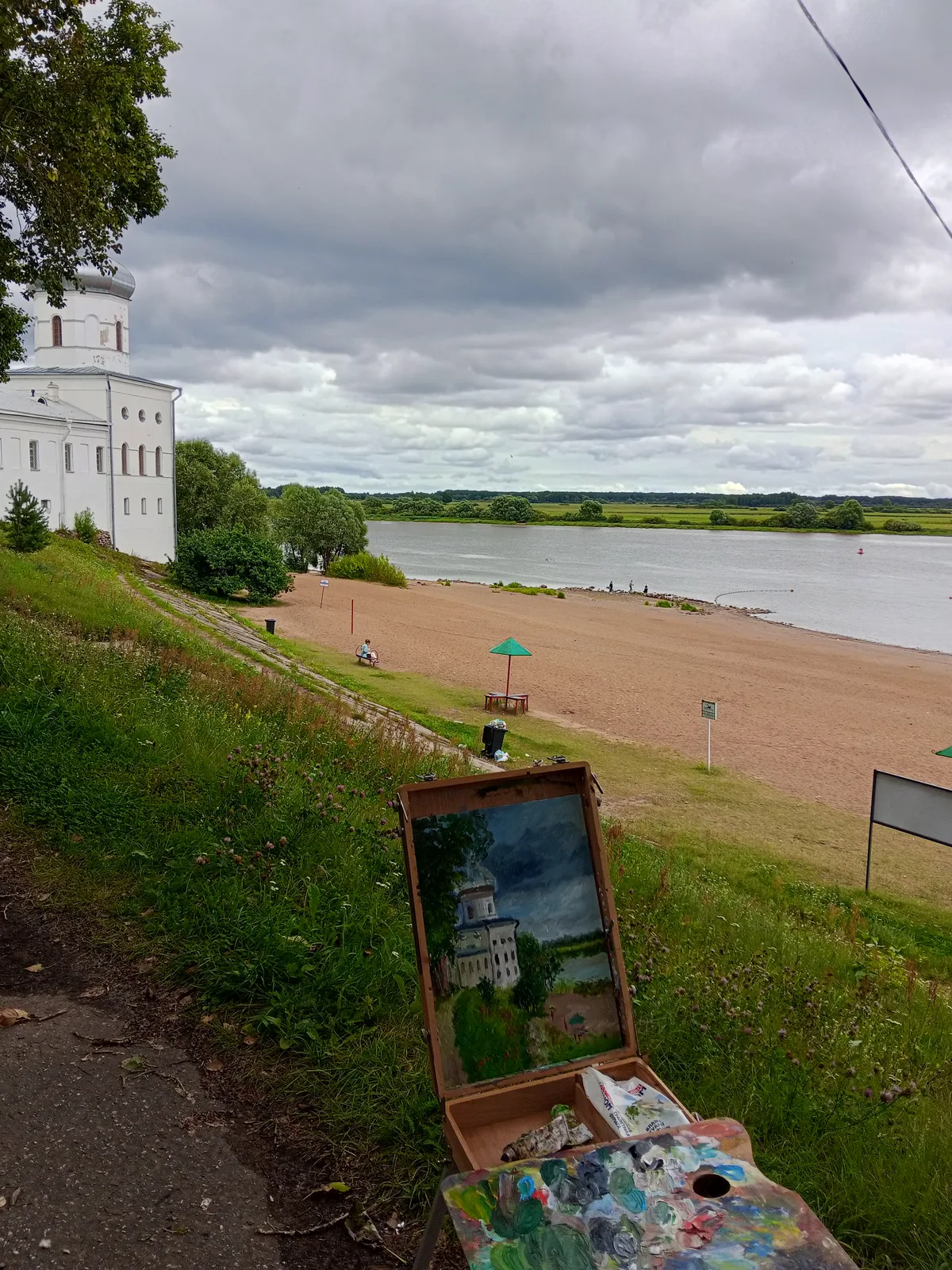 Вид на Свято-Юрьев монастырь в Великом Новгороде