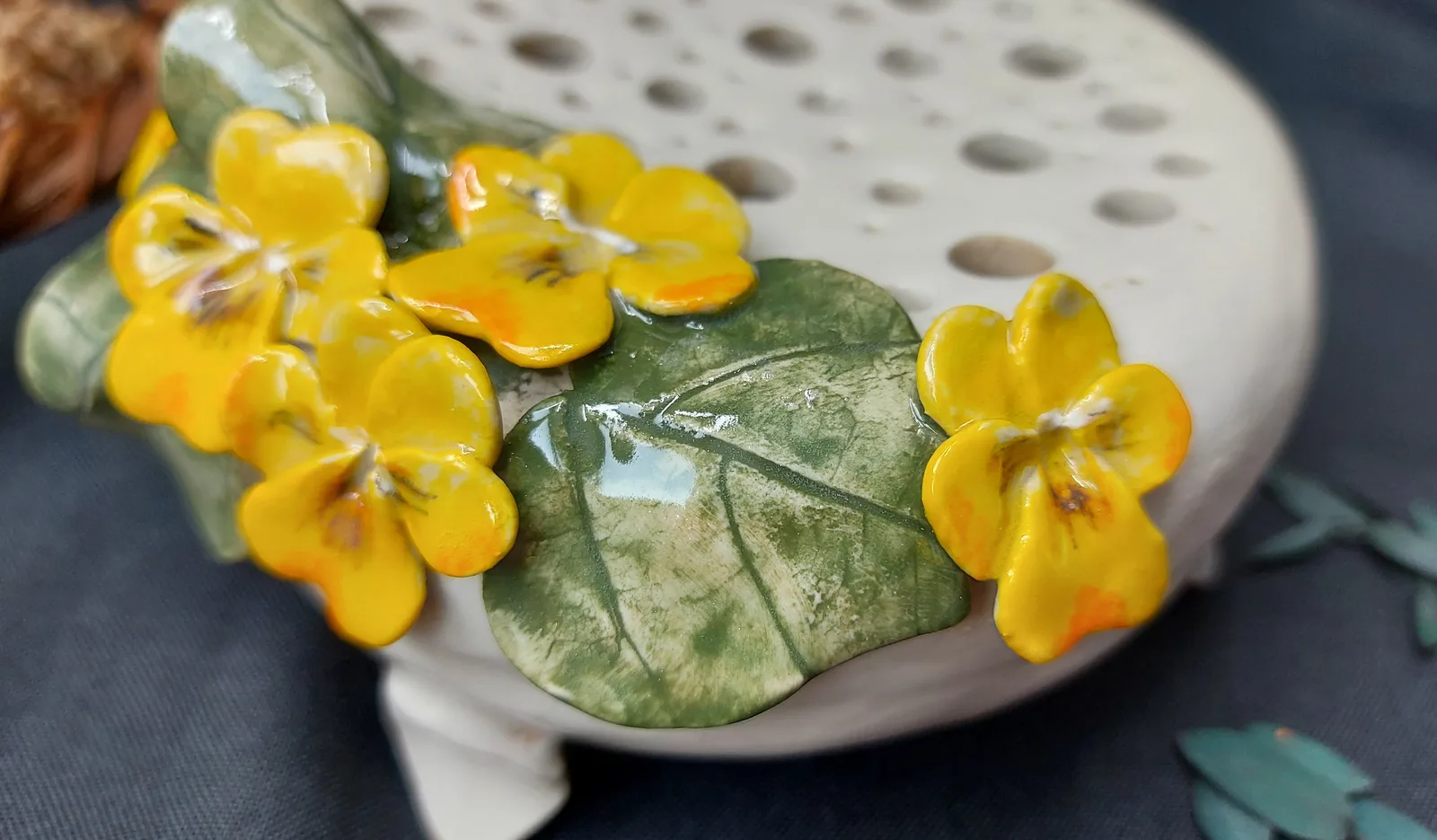 Ваза кензан Желтые виолы