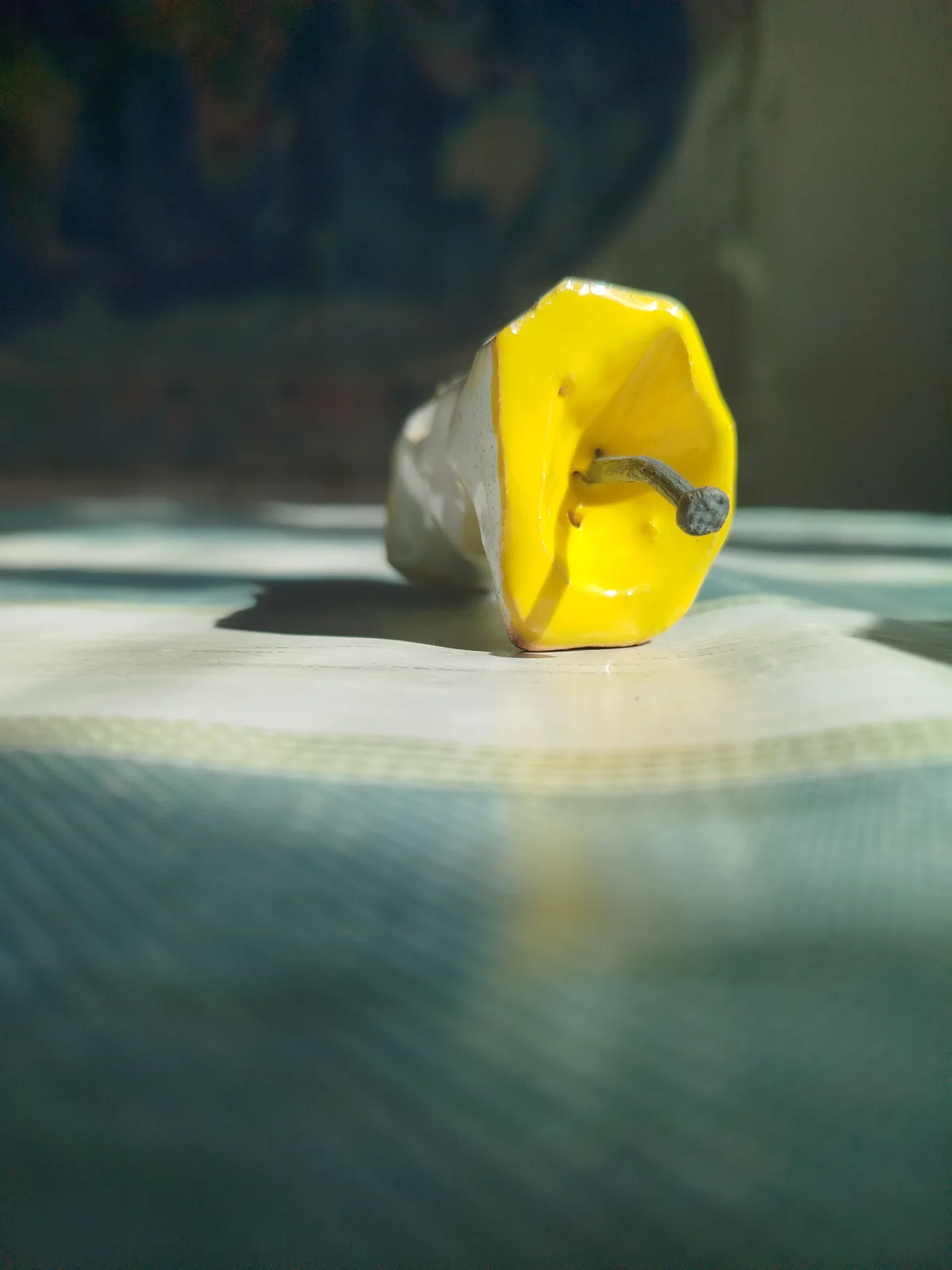 Огрызок желтый