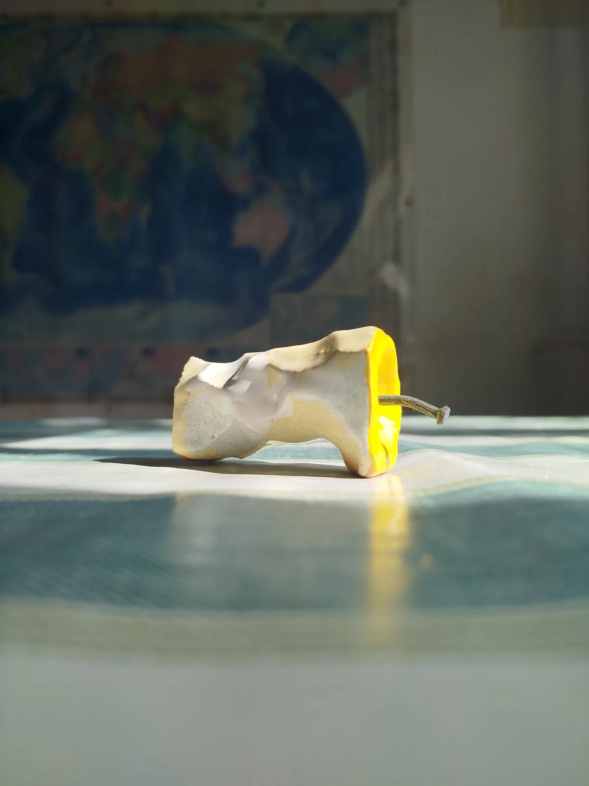 Огрызок желтый