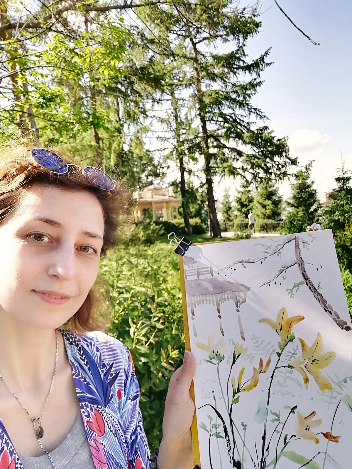 Лилии у беседки