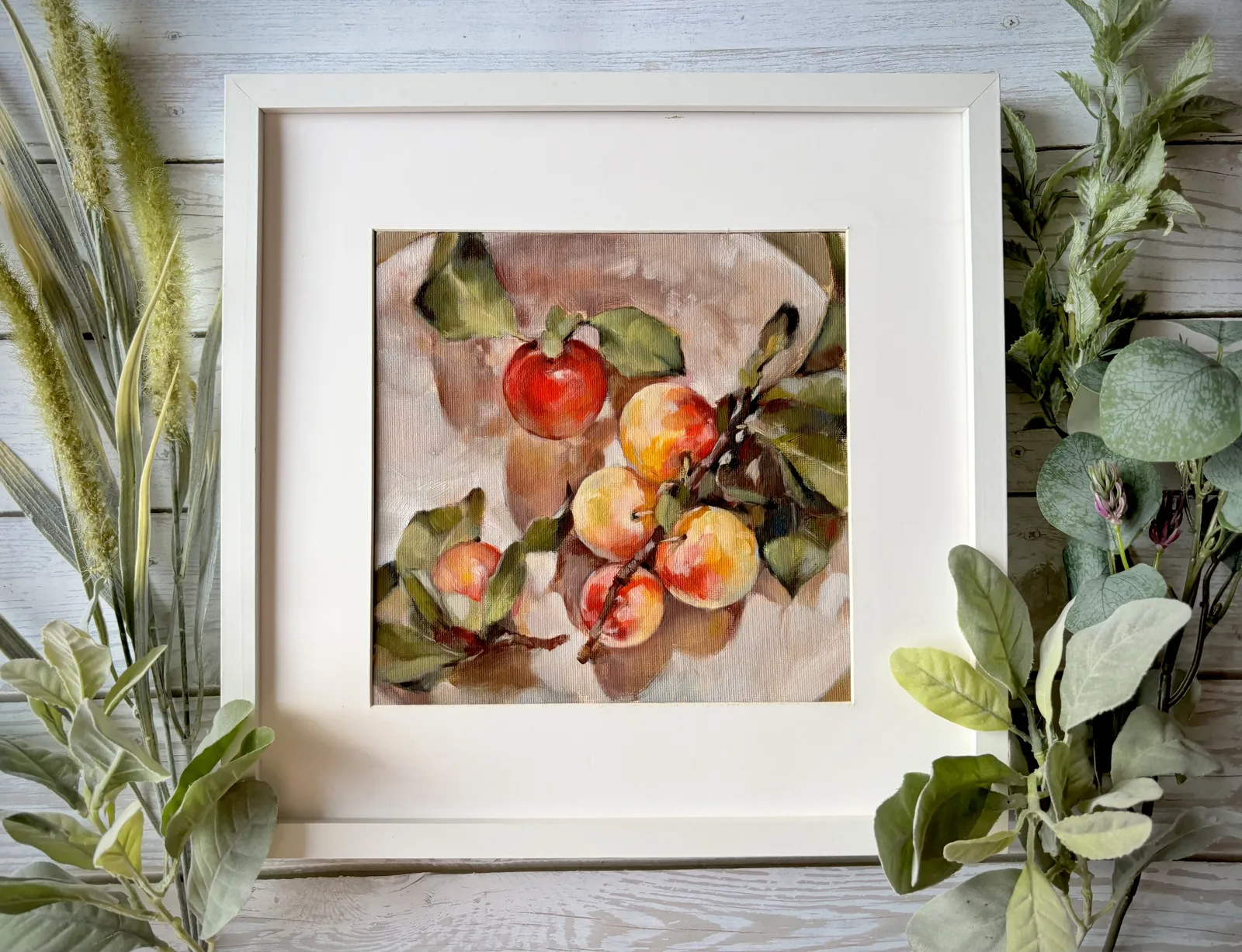 «Абрикосы на керамической тарелке»